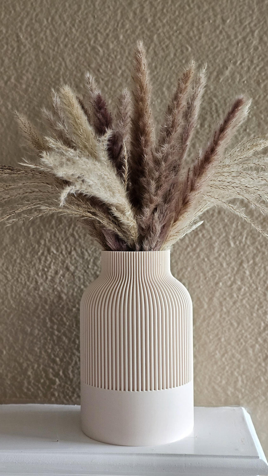 Japandi Ribbed Vase – Modern Scandinavian Home Decor – Textured Minimalist Vase