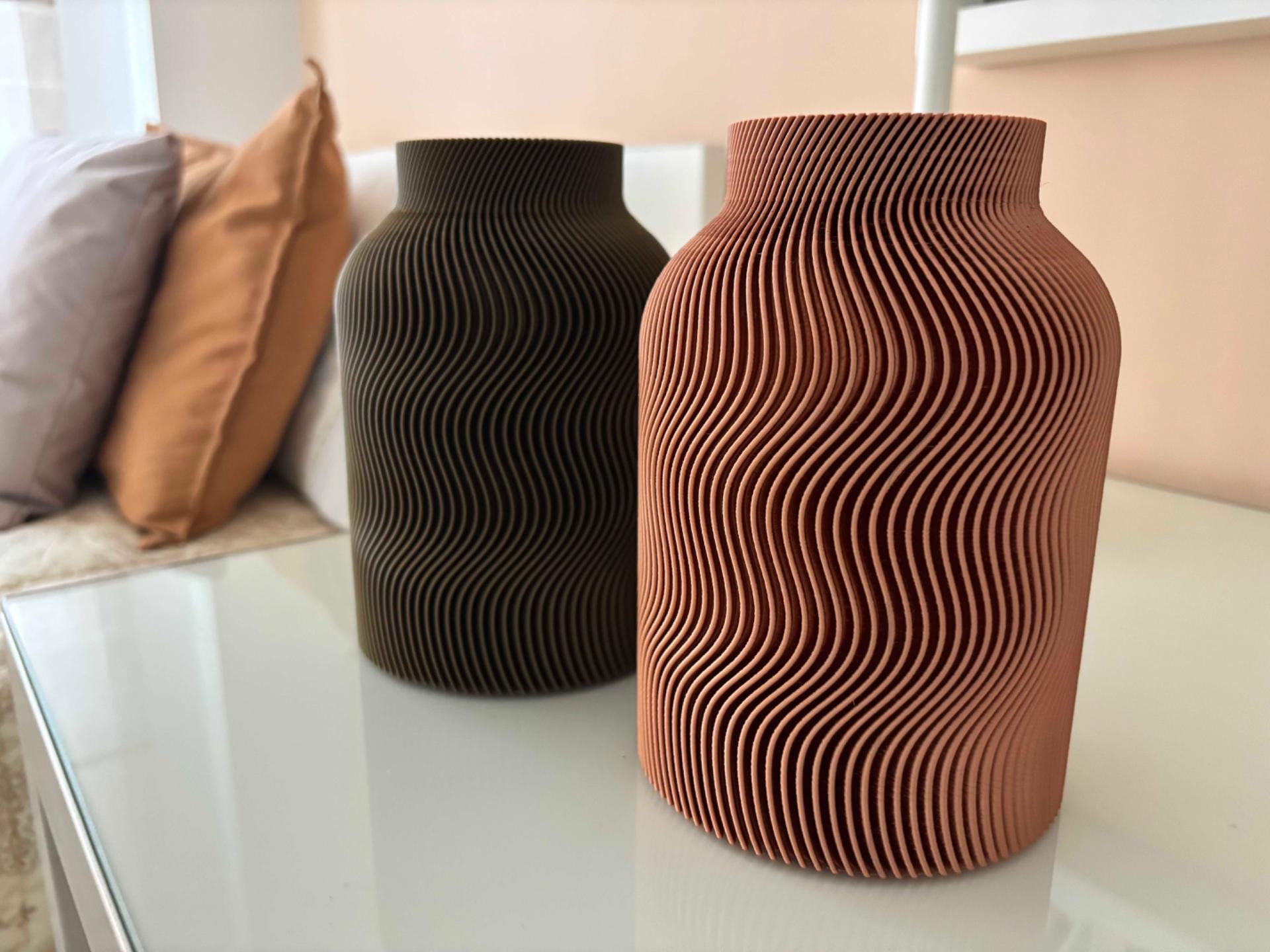 Ribbed Wave Vase, 3D Printed Sculptural Decor, Boho Shelf Styling (Dried Flowers)