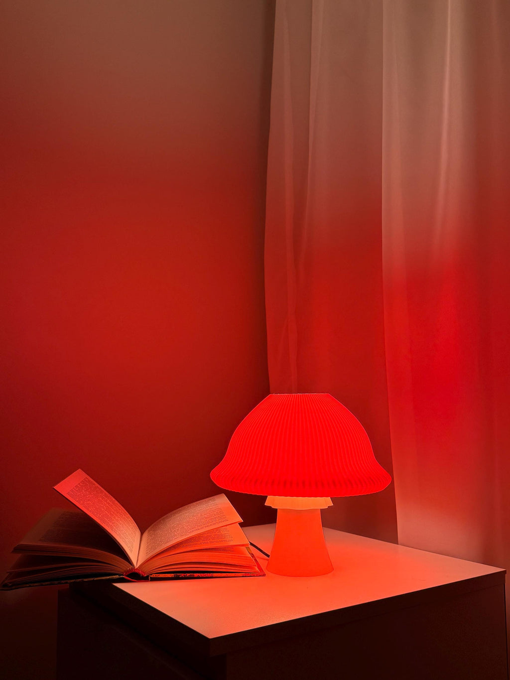 Red Bedside Lamp – Ribbed Modern Table Light | 3D Printed Accent Lamp