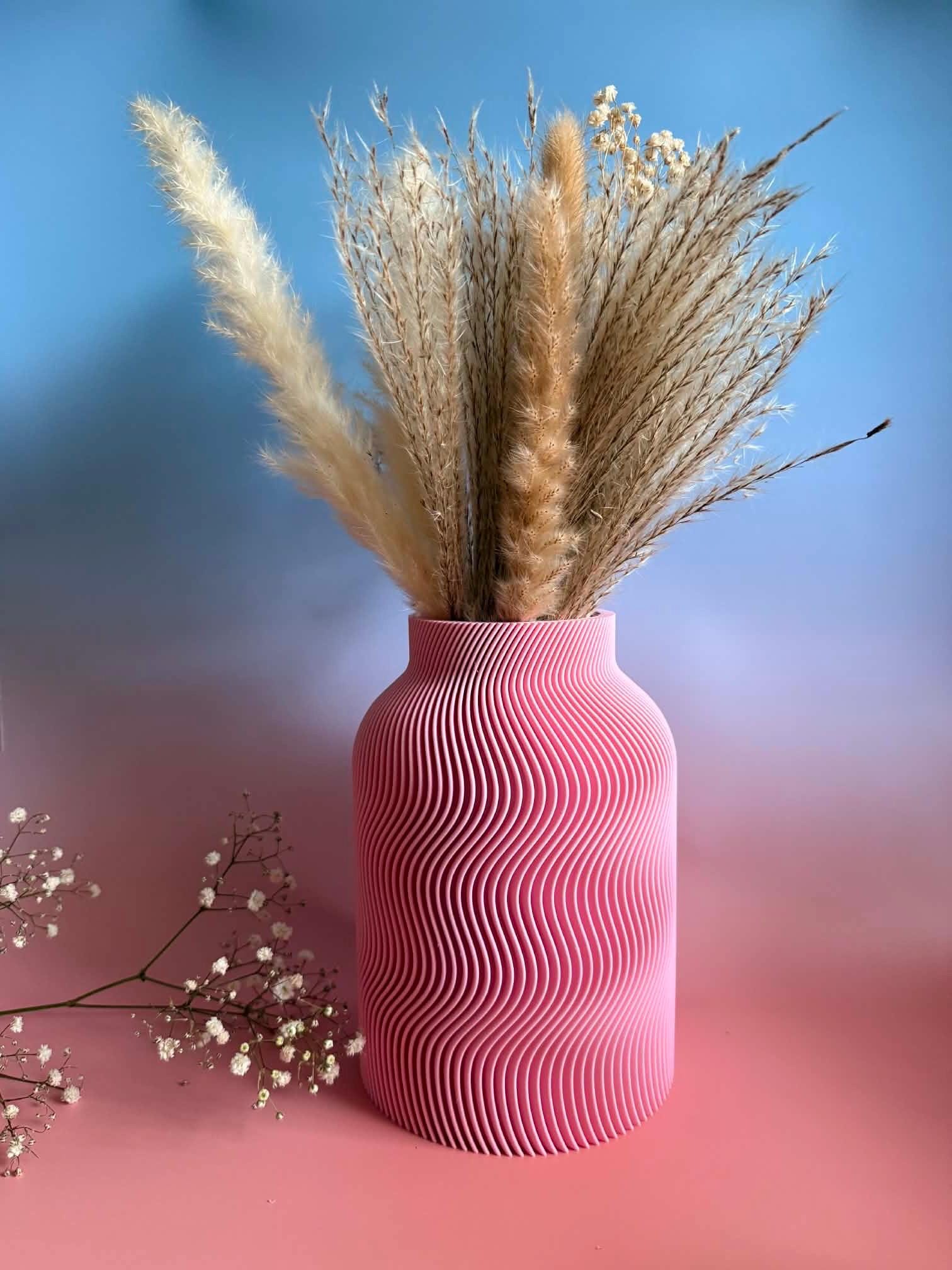 Ribbed Wave Vase, 3D Printed Sculptural Decor, Boho Shelf Styling (Dried Flowers)