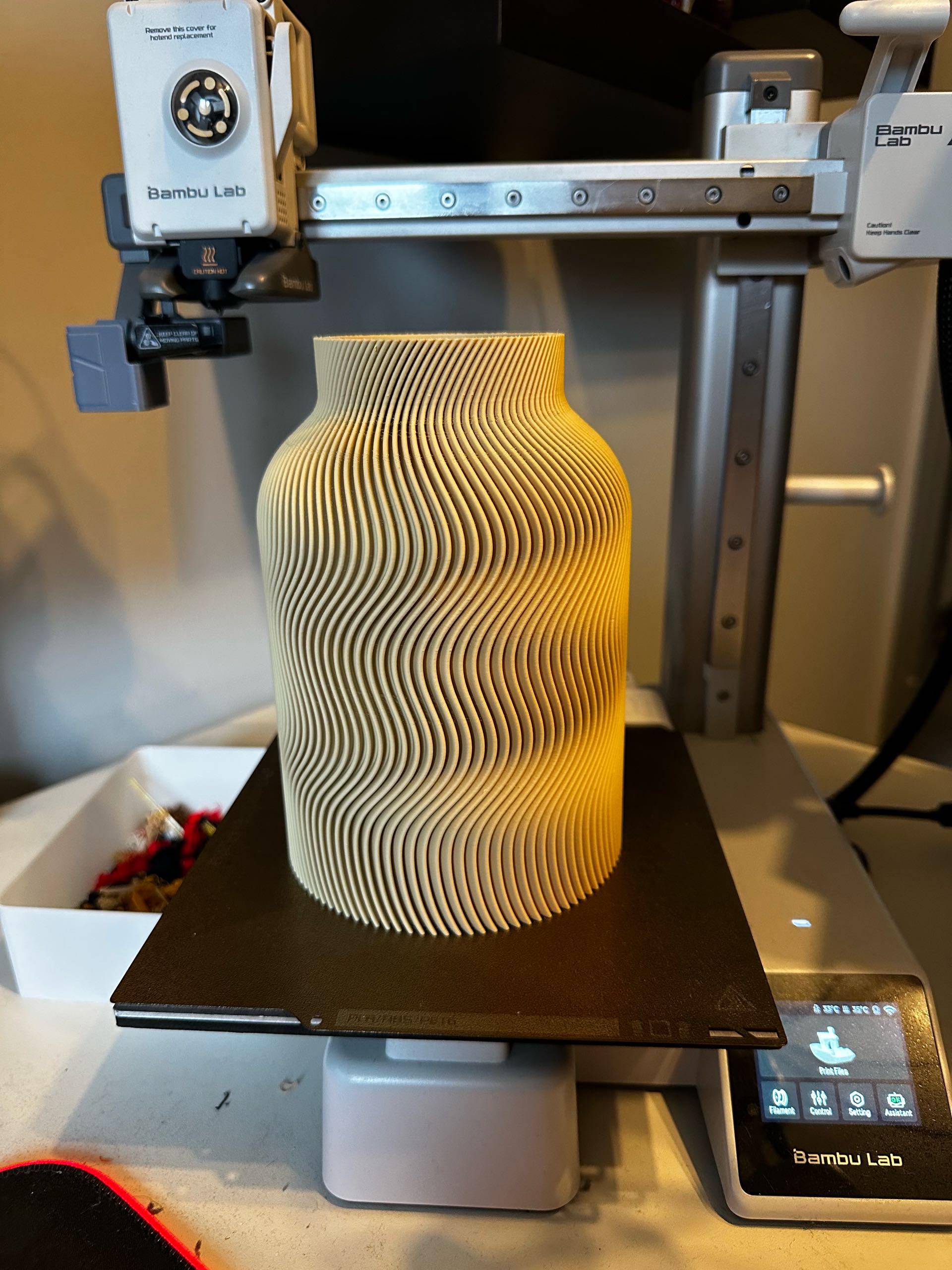 Ribbed Wave Vase, 3D Printed Sculptural Decor, Boho Shelf Styling (Dried Flowers)