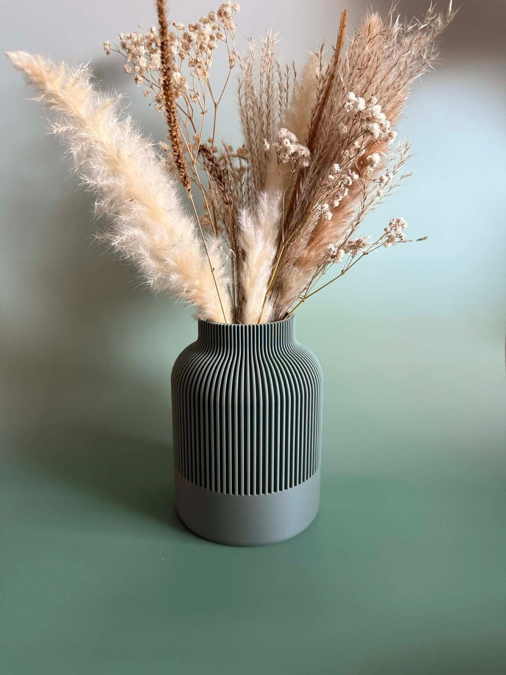 Japandi Ribbed Vase – Modern Scandinavian Home Decor – Textured Minimalist Vase