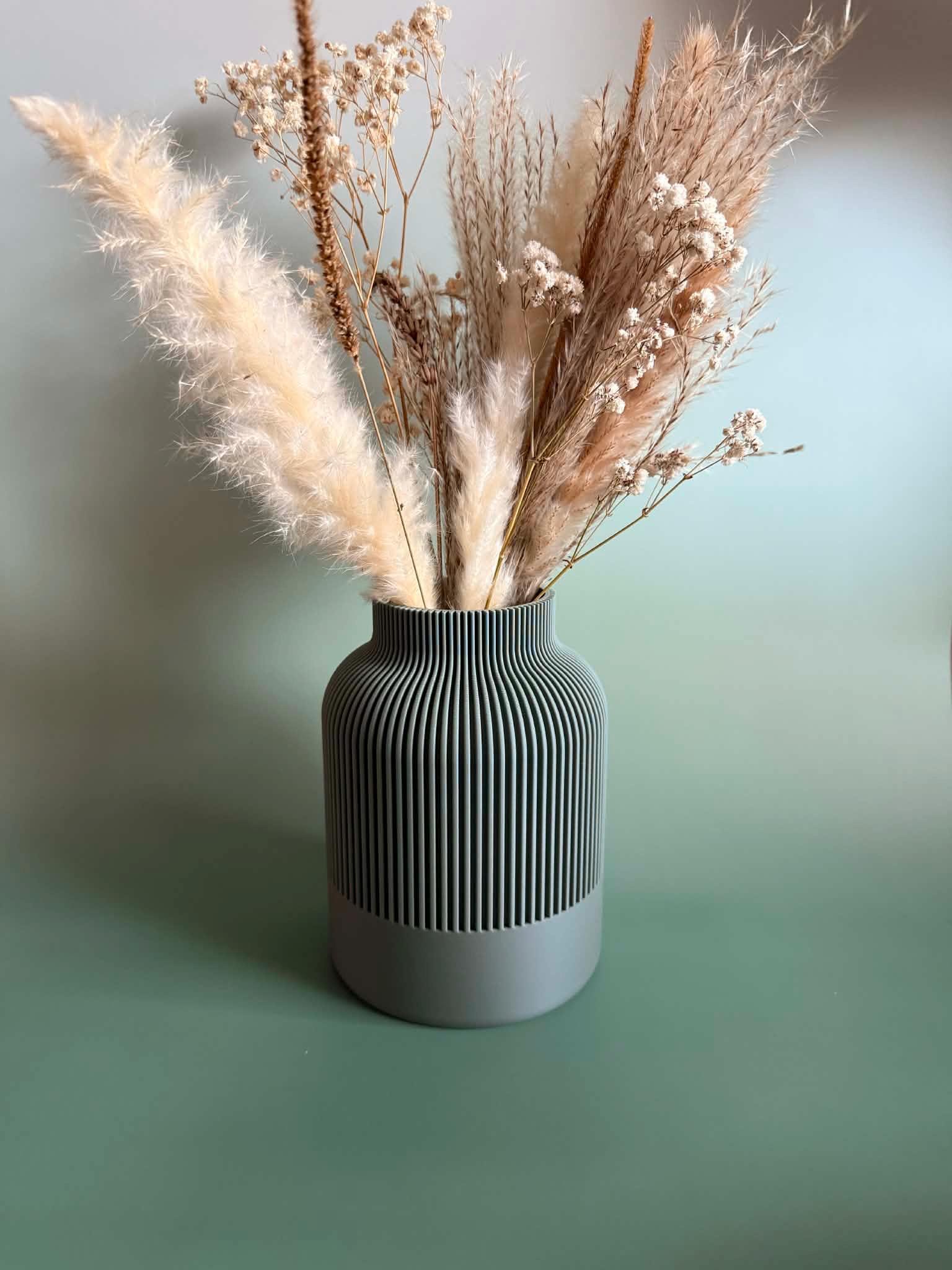 Japandi Ribbed Vase – Modern Scandinavian Home Decor – Textured Minimalist Vase